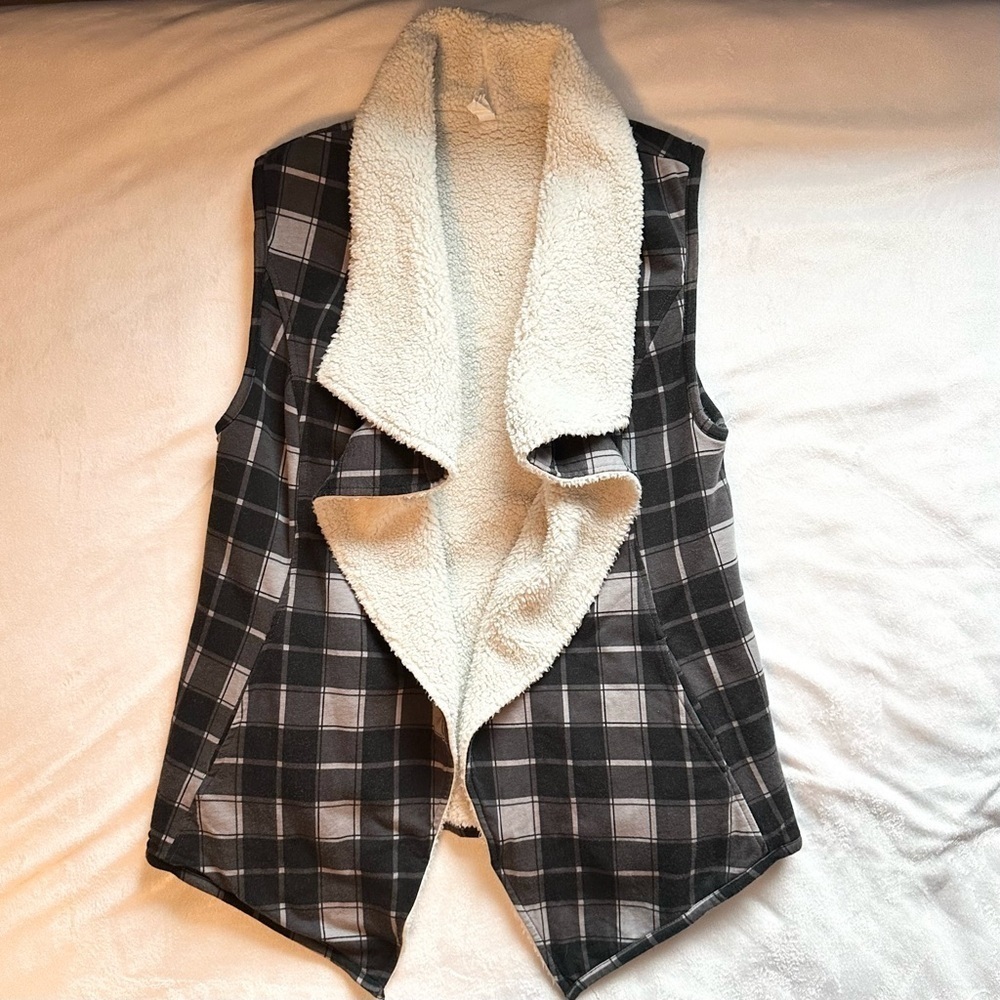Matilda Jane Vest Womens M Black Gray Plaid Faux Fur Lined Open Front Pockets